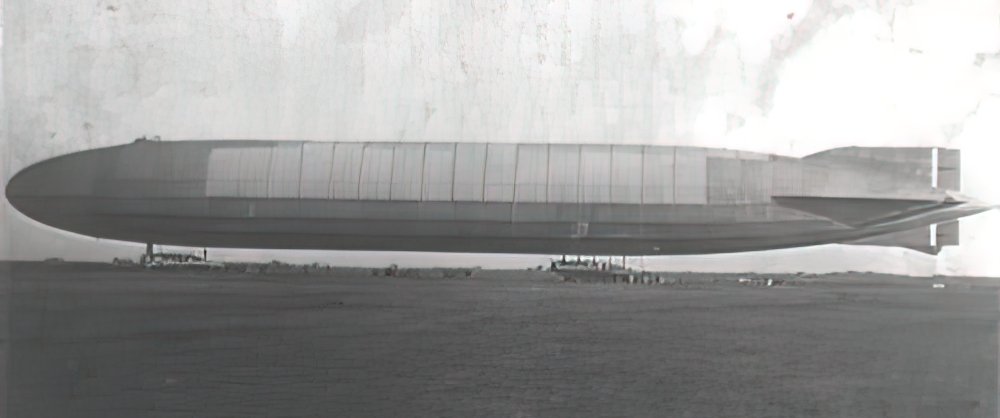 Zeppelin Airship 665 A4 Photo Print