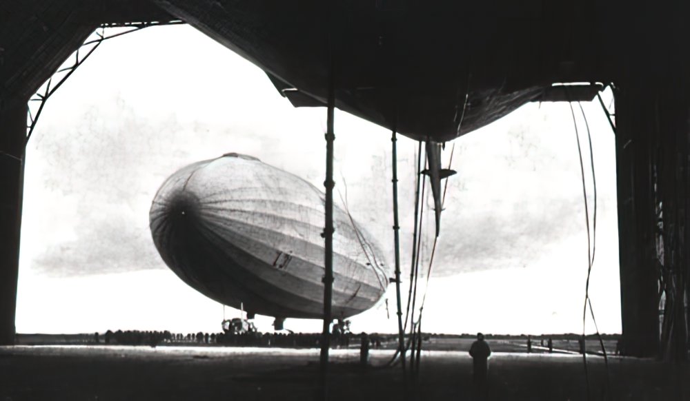 Zeppelin Airship 668 A4 Photo Print