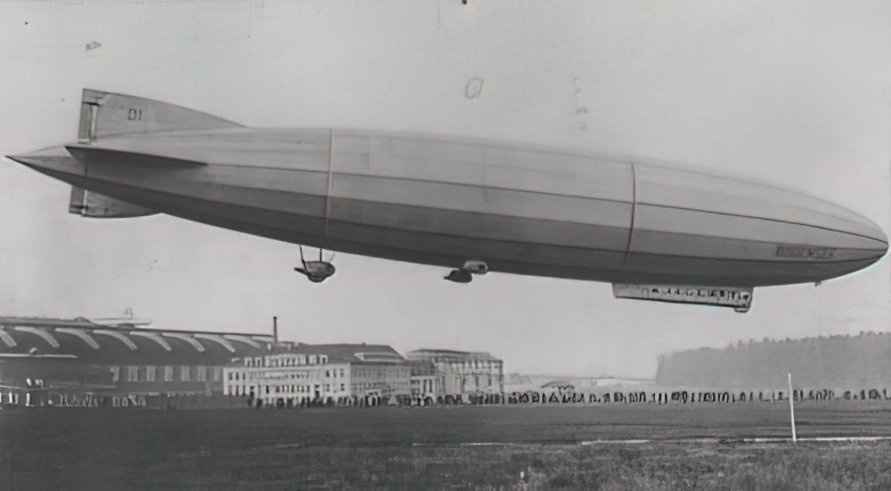 Zeppelin Airship 672 A4 Photo Print