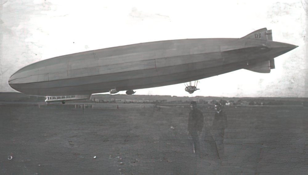 Zeppelin Airship 673 A4 Photo Print