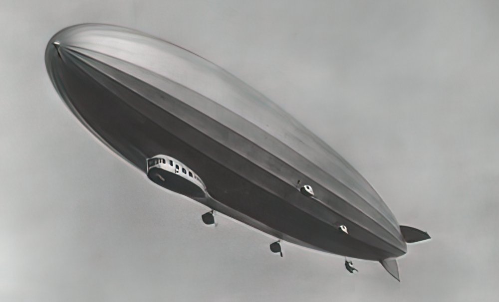 Zeppelin Airship 676 A4 Photo Print