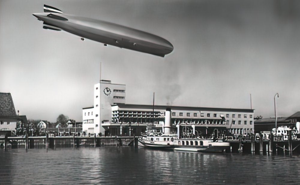 Zeppelin Airship 677 A4 Photo Print