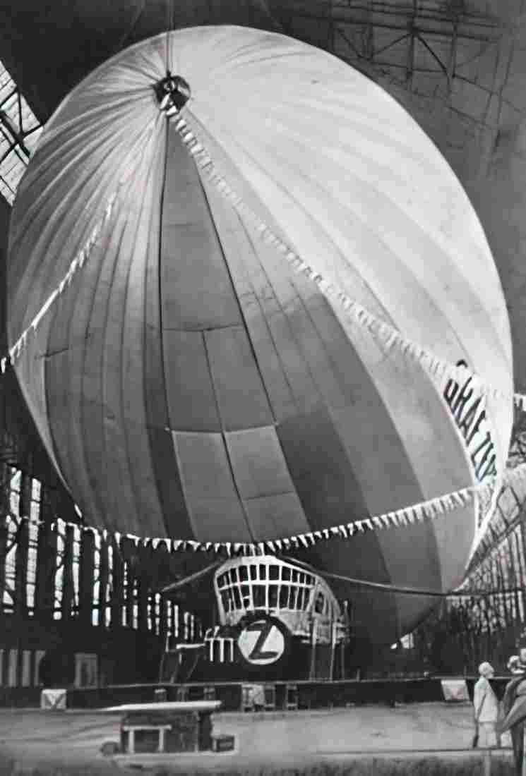 Zeppelin Airship 678 A4 Photo Print