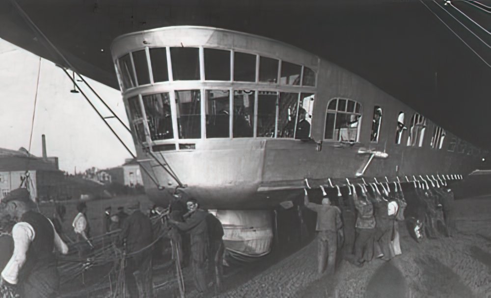 Zeppelin Airship 680 A4 Photo Print