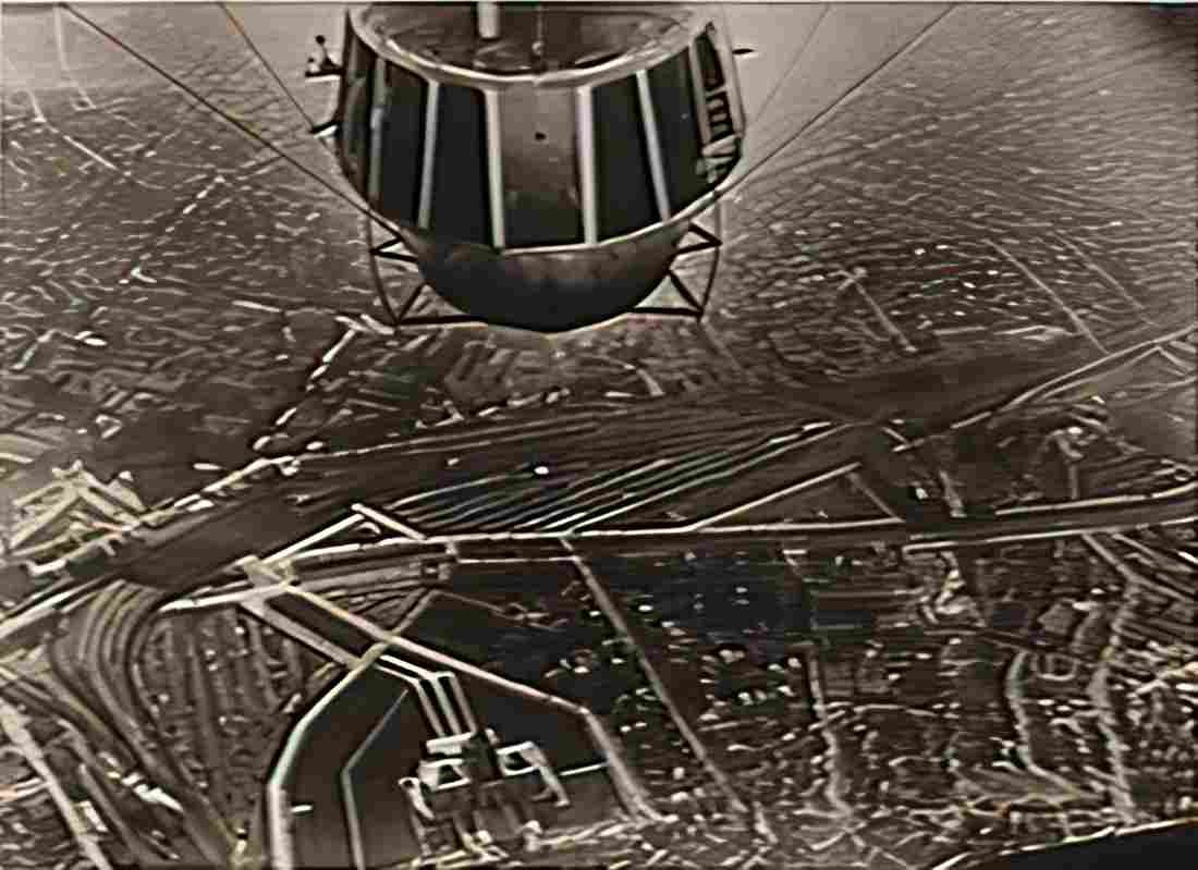 Zeppelin Airship 686 A4 Photo Print