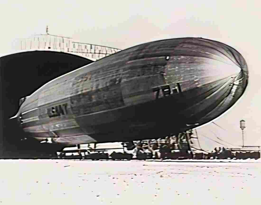 Zeppelin Airship 688 A4 Photo Print