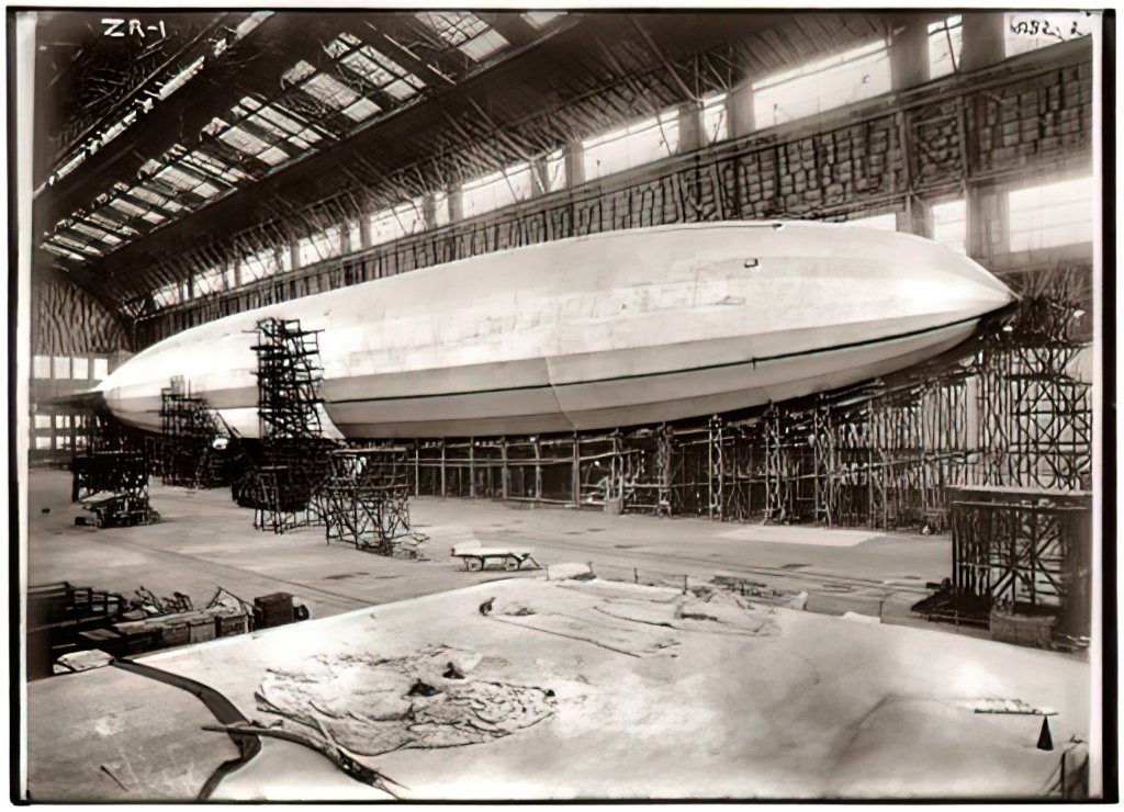 Zeppelin Airship 69 A4 Photo Print