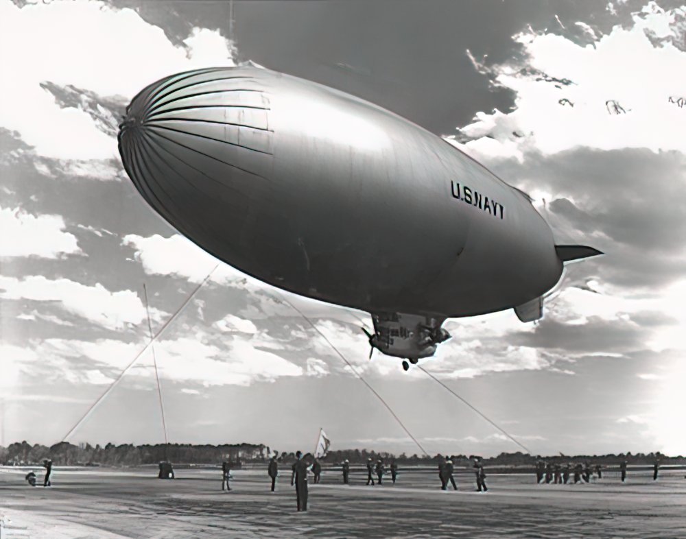 Zeppelin Airship 690 A4 Photo Print
