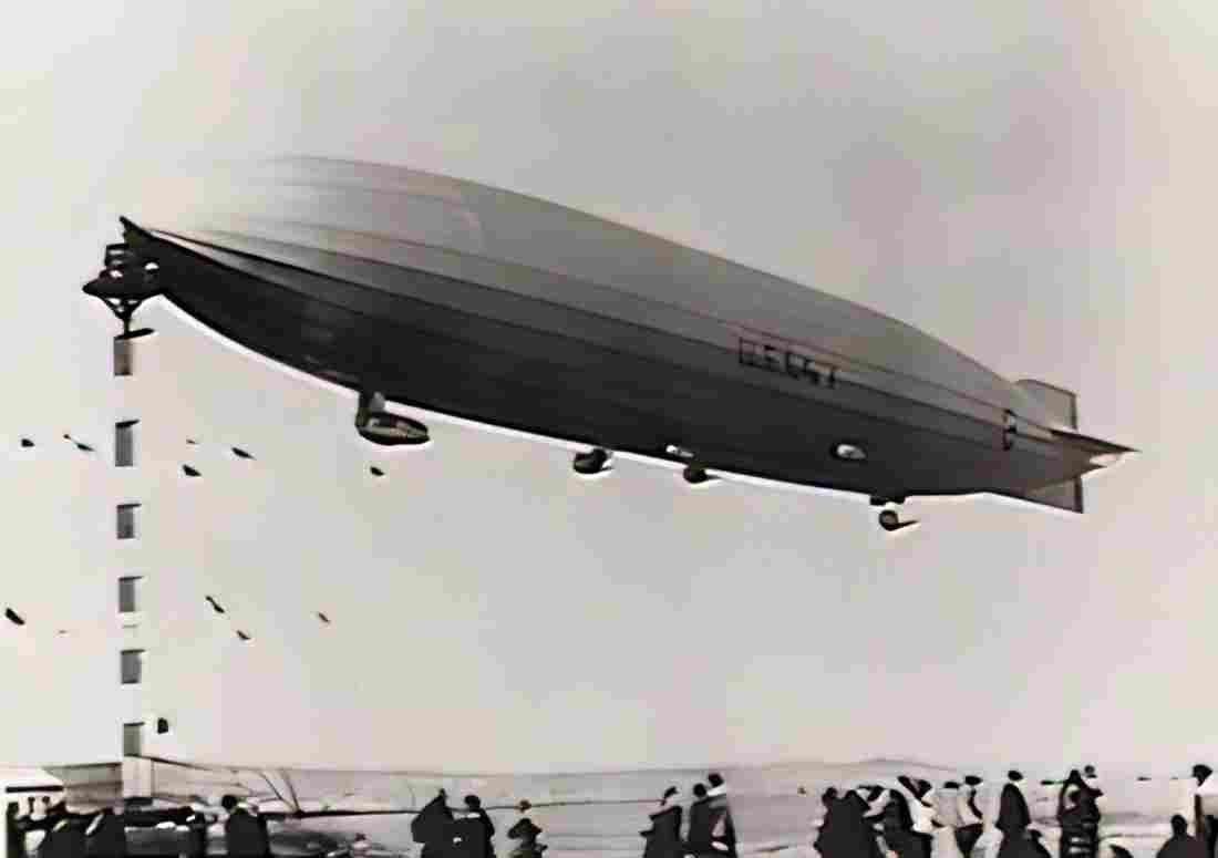 Zeppelin Airship 719 A4 Photo Print