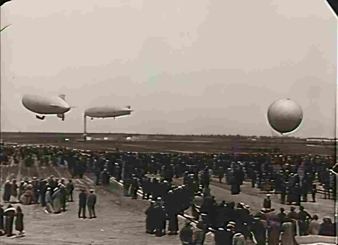 Zeppelin Airship 720 A4 Photo Print