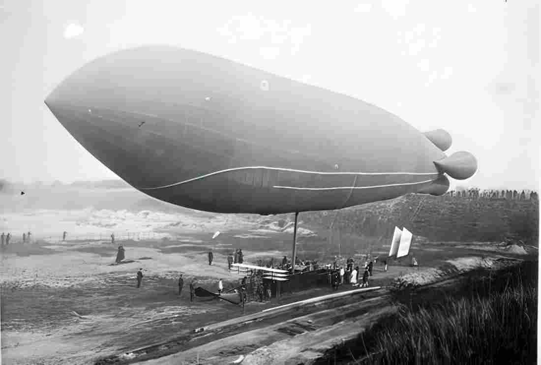 Zeppelin Airship 726 A4 Photo Print