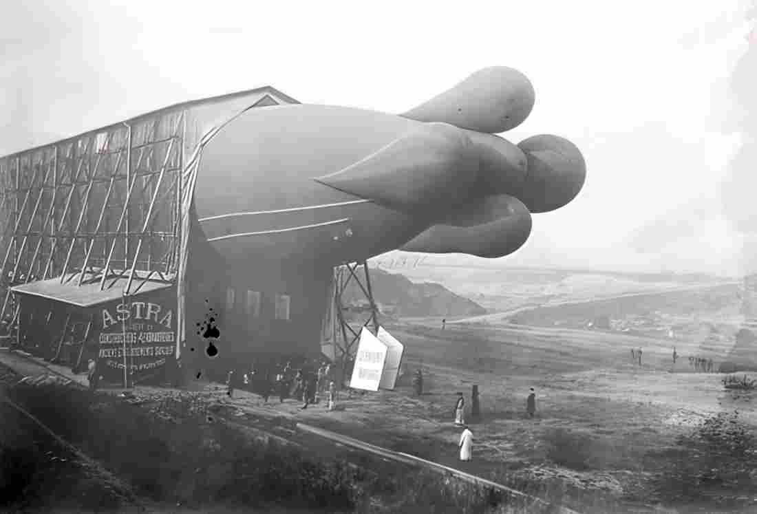 Zeppelin Airship 727 A4 Photo Print