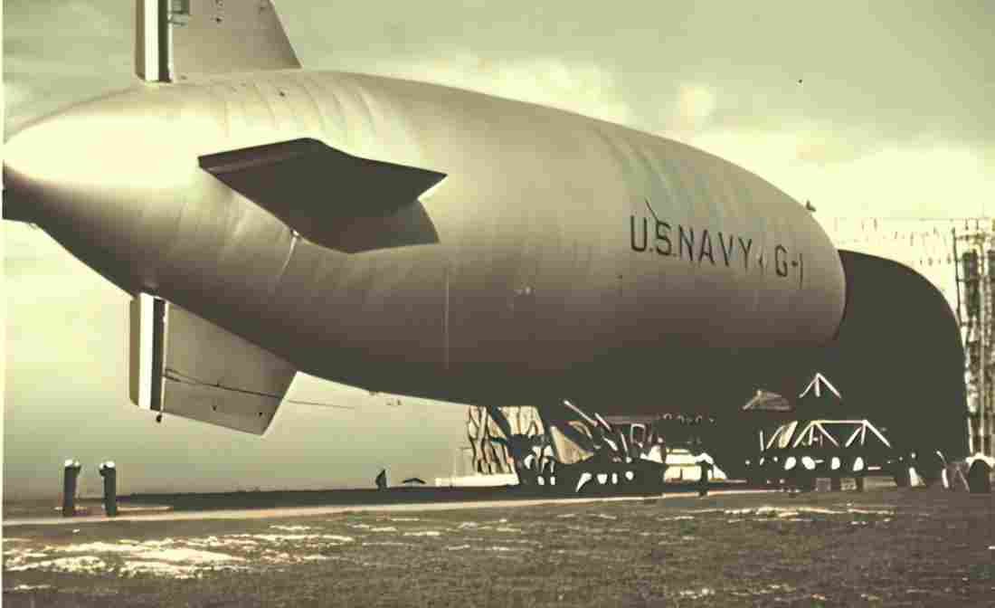 Zeppelin Airship 748 A4 Photo Print