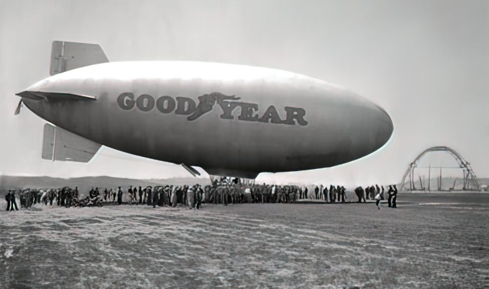 Zeppelin Airship 757 A4 Photo Print