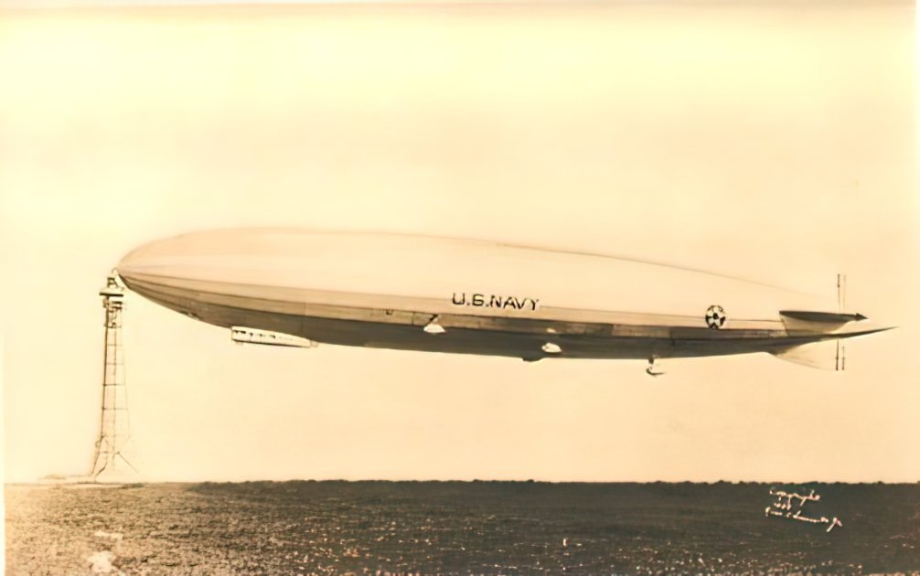 Zeppelin Airship 792 A4 Photo Print