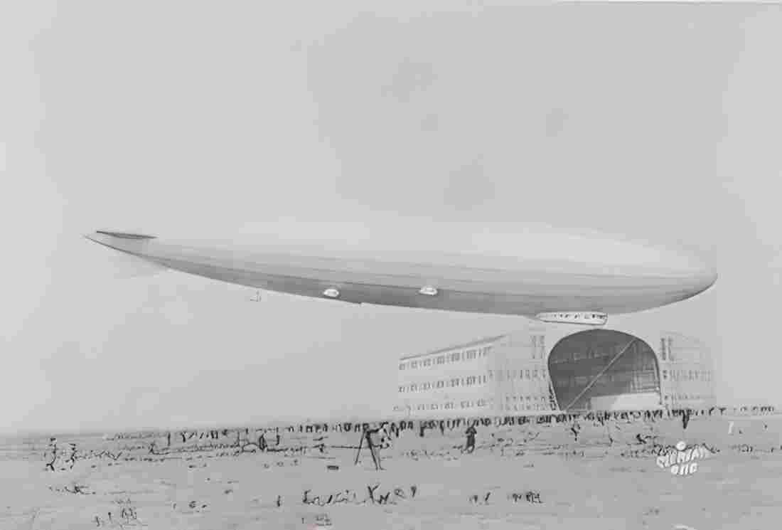 Zeppelin Airship 795 A4 Photo Print