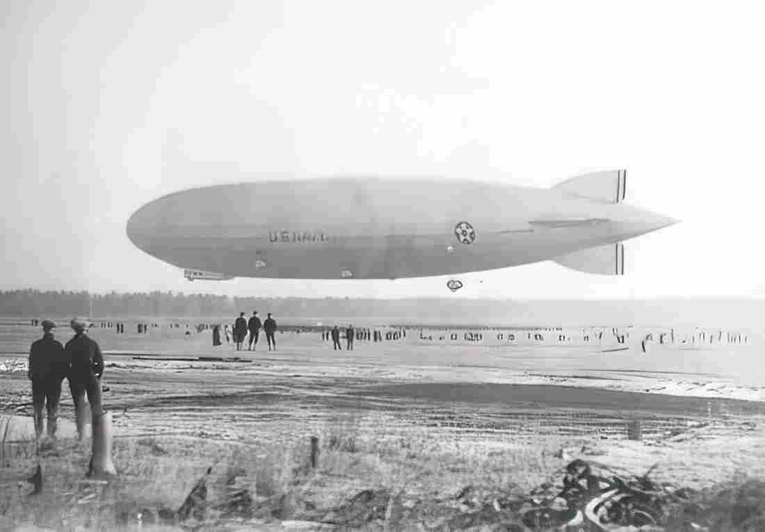 Zeppelin Airship 797 A4 Photo Print