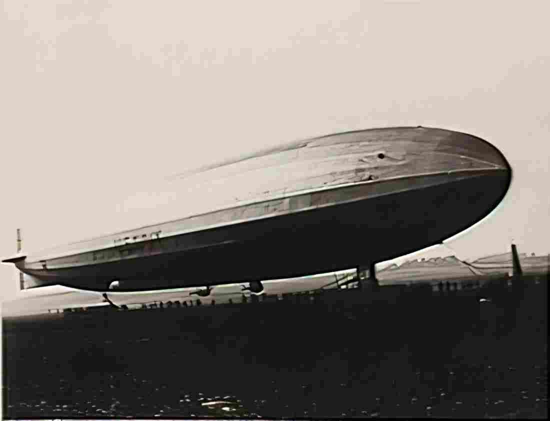 Zeppelin Airship 800 A4 Photo Print