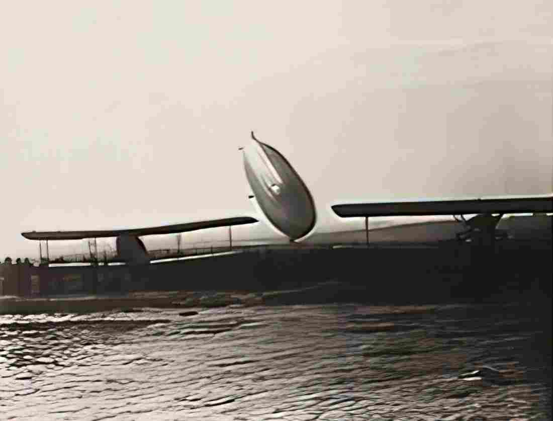Zeppelin Airship 808 A4 Photo Print
