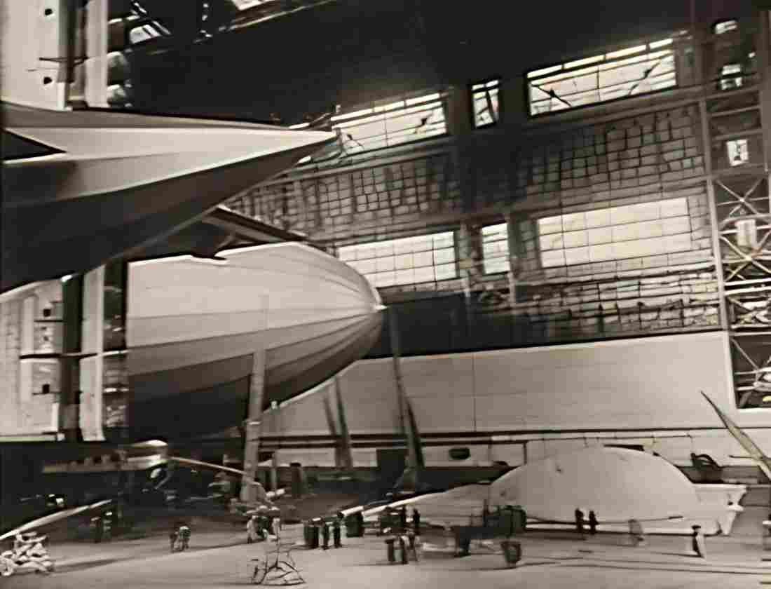 Zeppelin Airship 817 A4 Photo Print