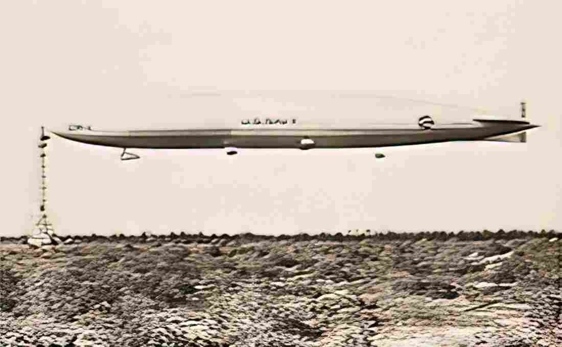Zeppelin Airship 819 A4 Photo Print