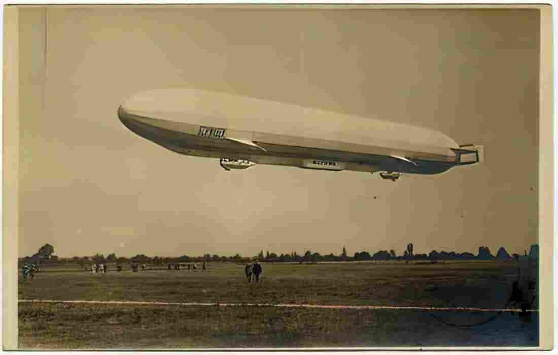 Zeppelin Airship 875 A4 Photo Print