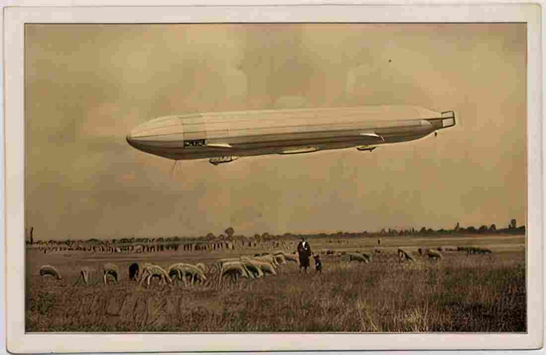 Zeppelin Airship 879 A4 Photo Print
