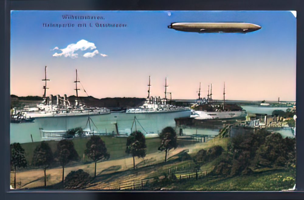 Zeppelin Airship 880 A4 Photo Print