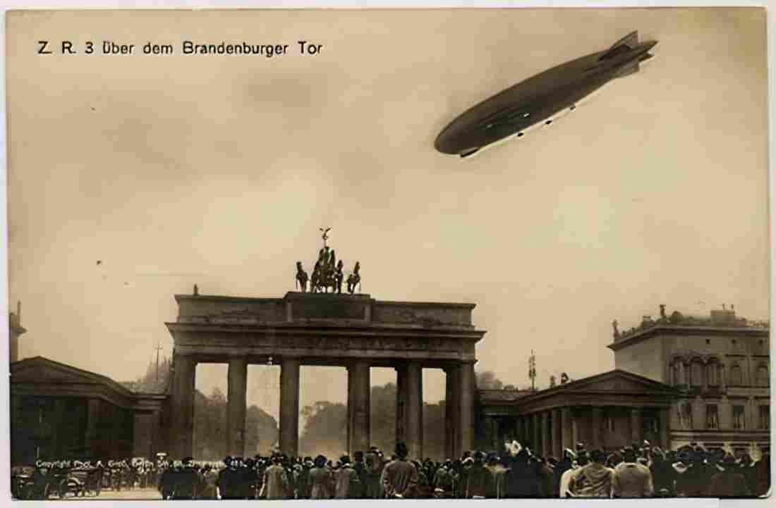 Zeppelin Airship 887 A4 Photo Print