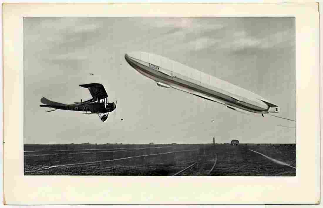 Zeppelin Airship 915 A4 Photo Print