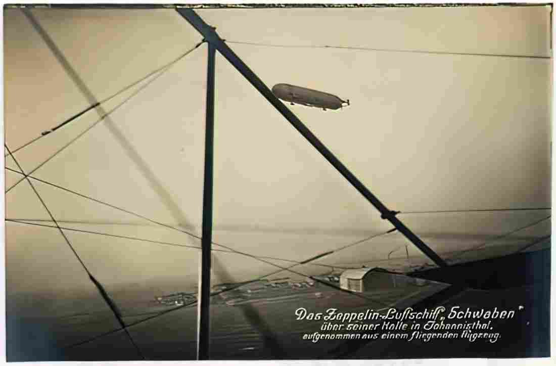 Zeppelin Airship 924 A4 Photo Print