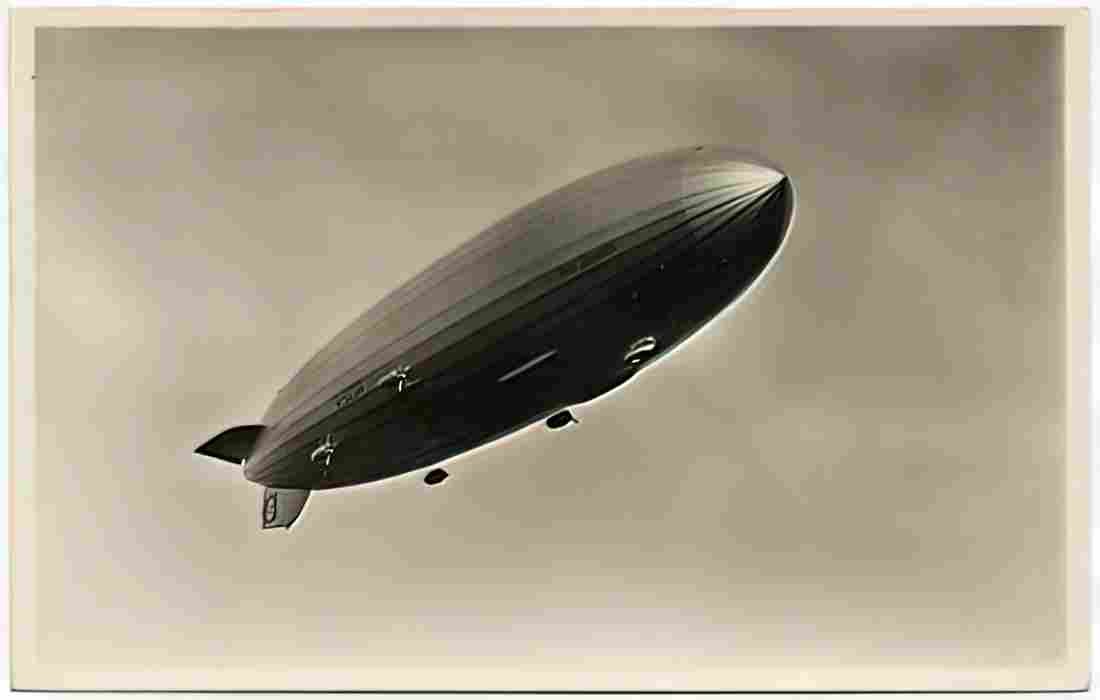 Zeppelin Airship 945 A4 Photo Print