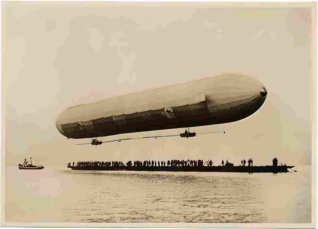 Zeppelin Airship 955 A4 Photo Print