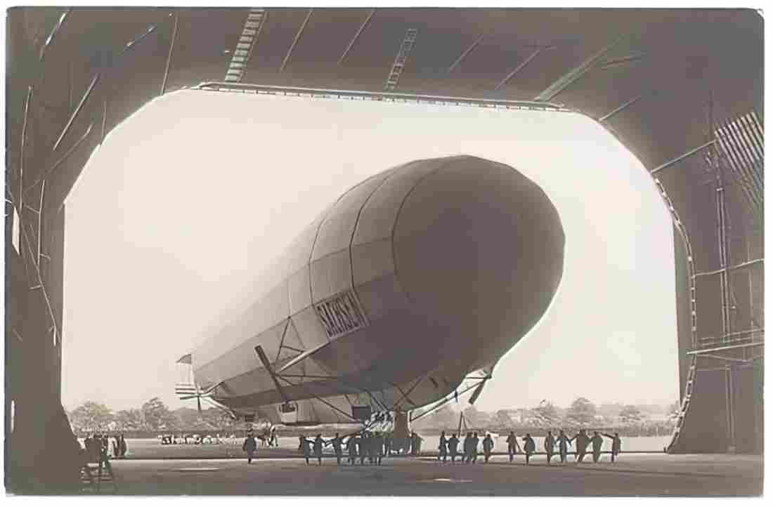 Zeppelin Airship 985 A4 Photo Print