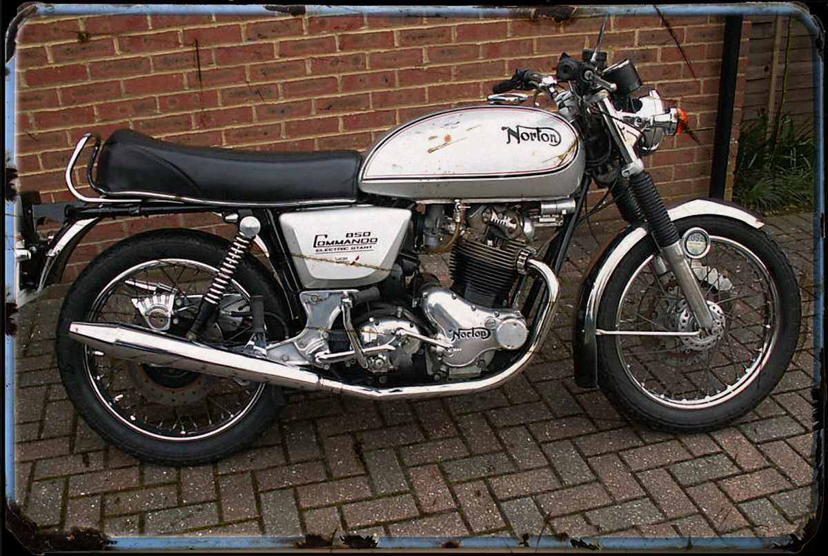 aged 1977 norton commando 850 interstate A4 Photo Print