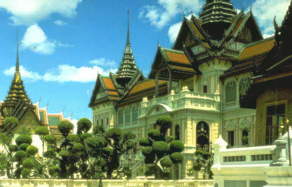 bangkok golden pagodas GIGA 2