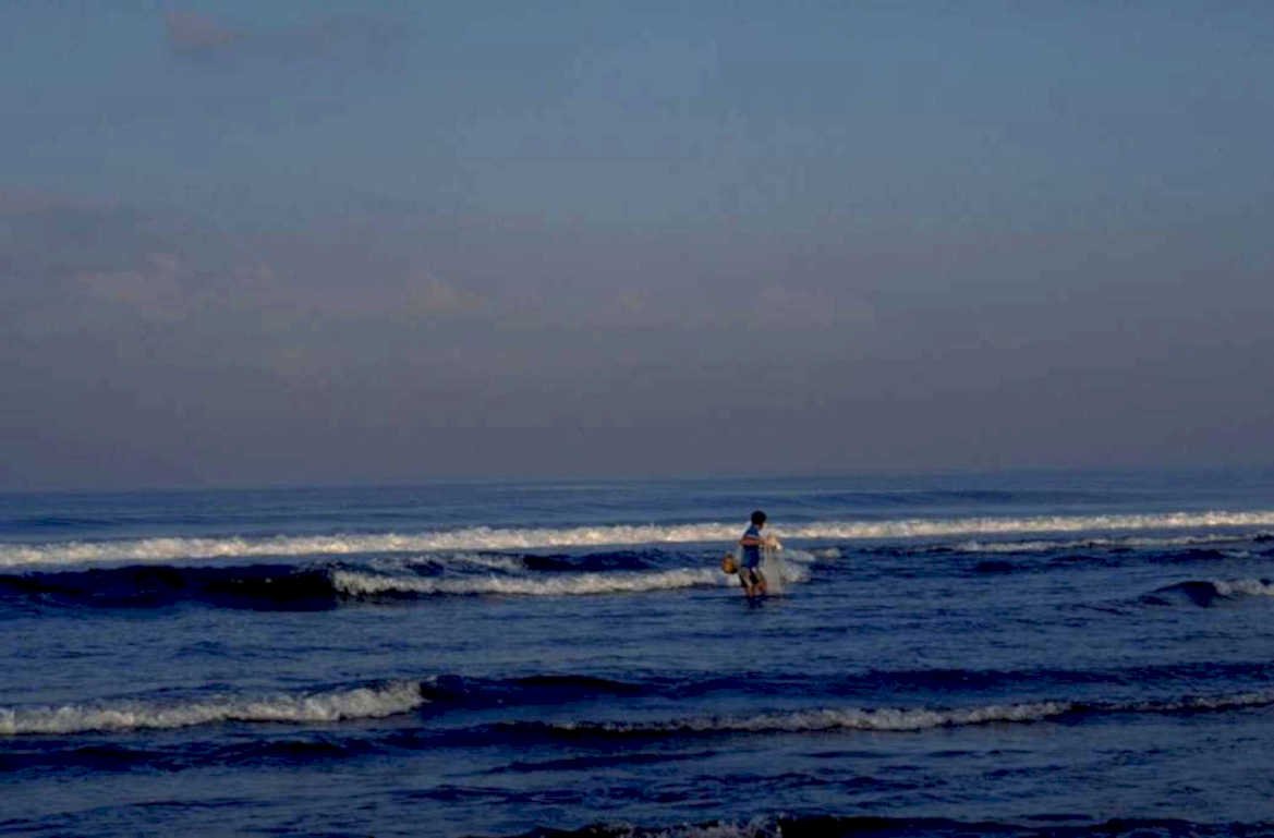 beach surfer waves 1980s 1990s A4 Photo Print