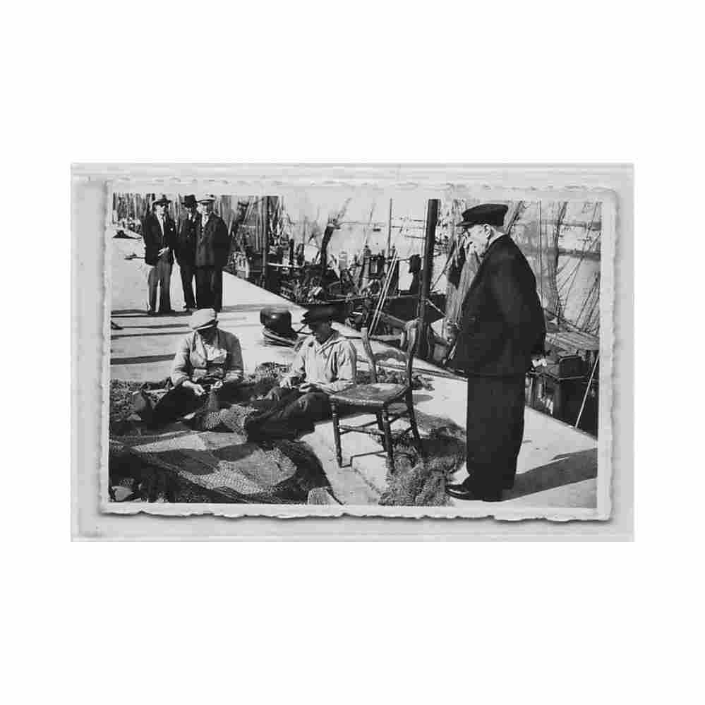 belgie oostende w vl herstellen van visnetten uitg thill Vintage A4 Photo Print