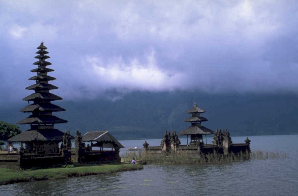 beratan temple bali 1980s 1990s A4 Photo Print