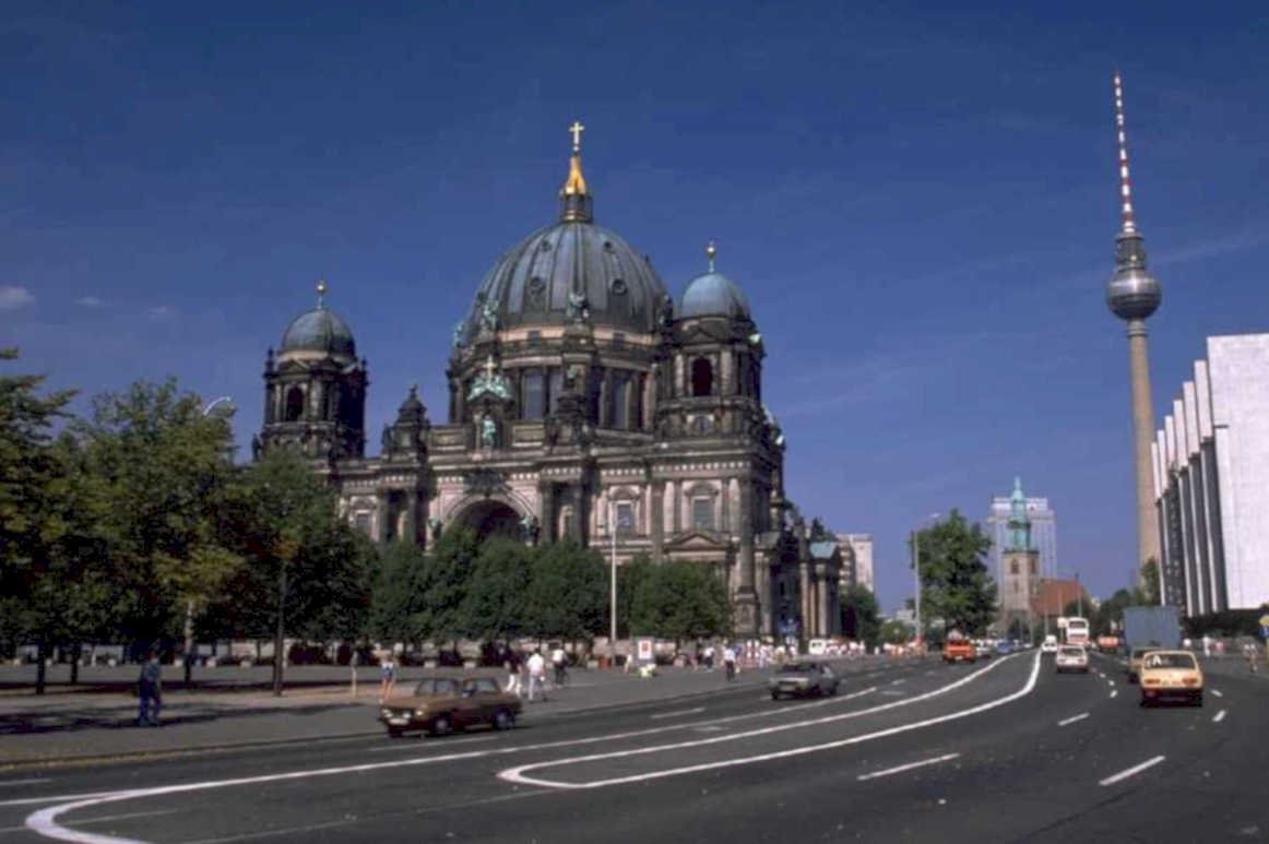 berlin brandenburg skyline 1980s 1990s A4 Photo Print