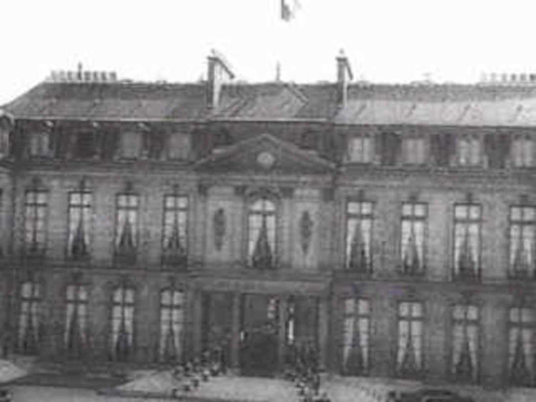 black building paris 21980s 1990s A4 Photo Print