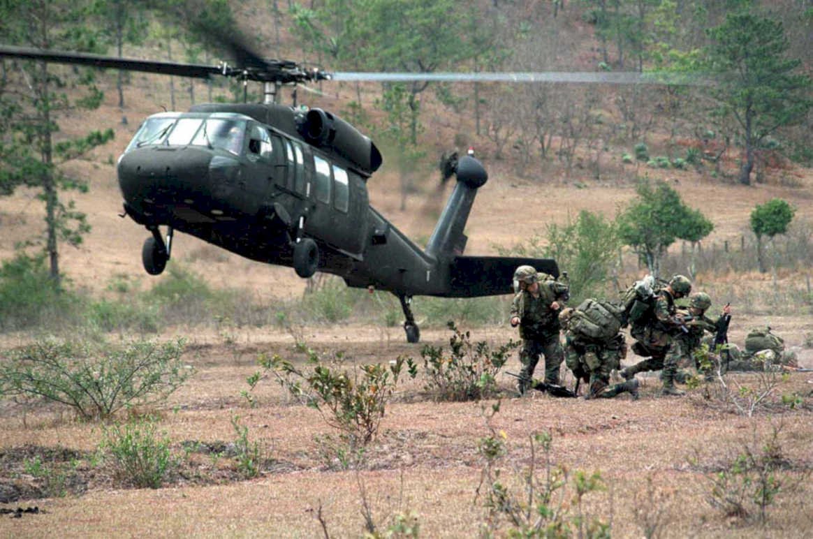 blackhawk soldiers landing1980s 1990s A4 Photo Print