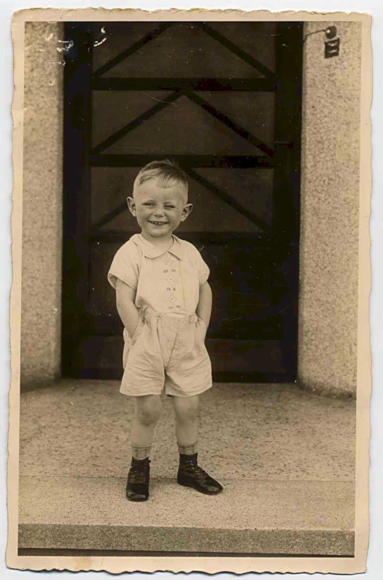 boy door star Vintage world war A4 Photo Print