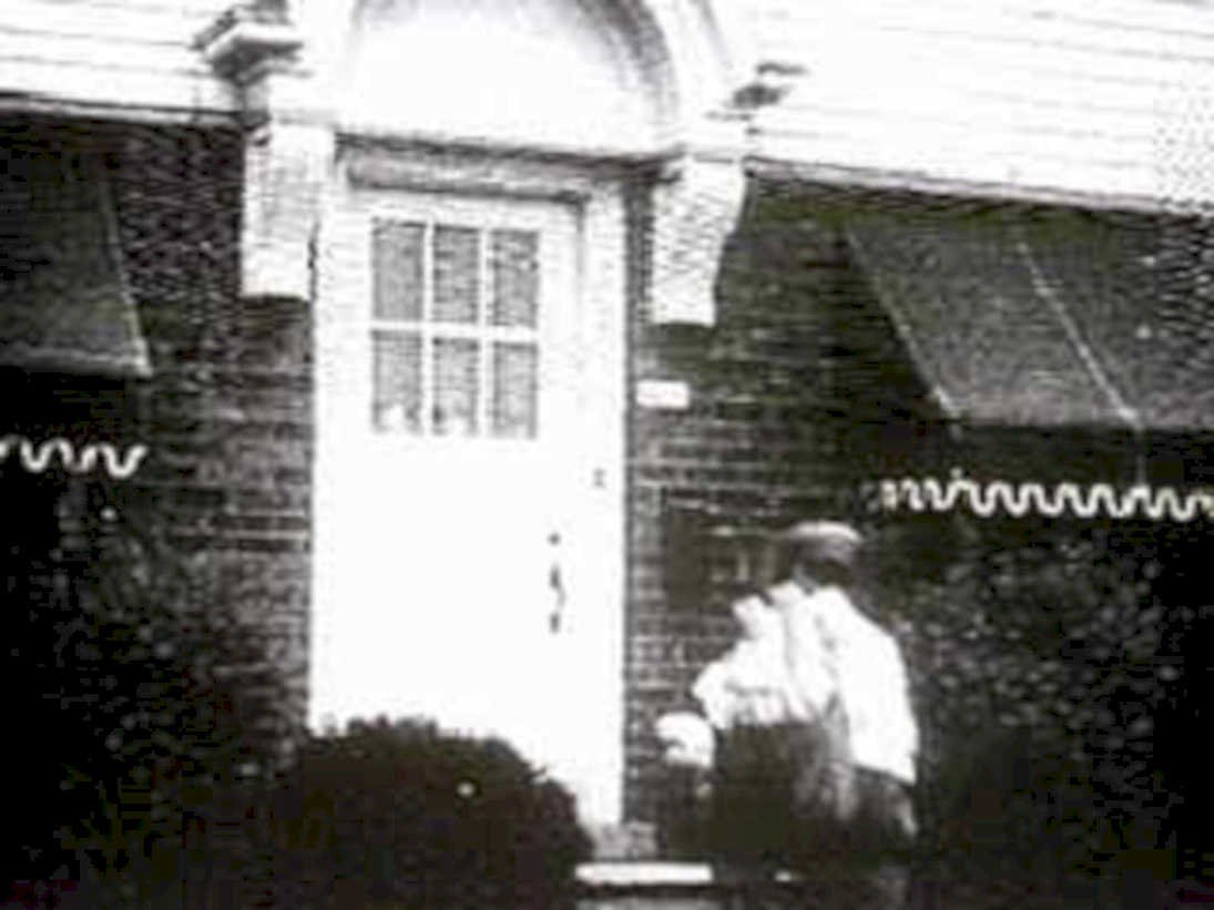 brick house man1980s 1990s A4 Photo Print
