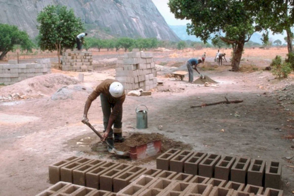 bricklaying workers africa1980s 1990s A4 Photo Print