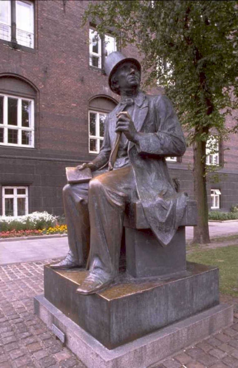 bronze statue plaza 1980s 1990s A4 Photo Print