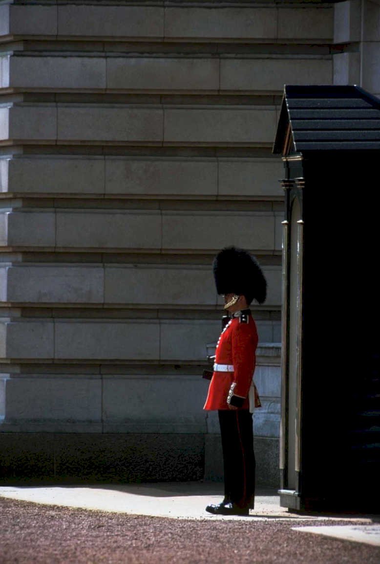 buckingham palace guard1980s 1990s A4 Photo Print