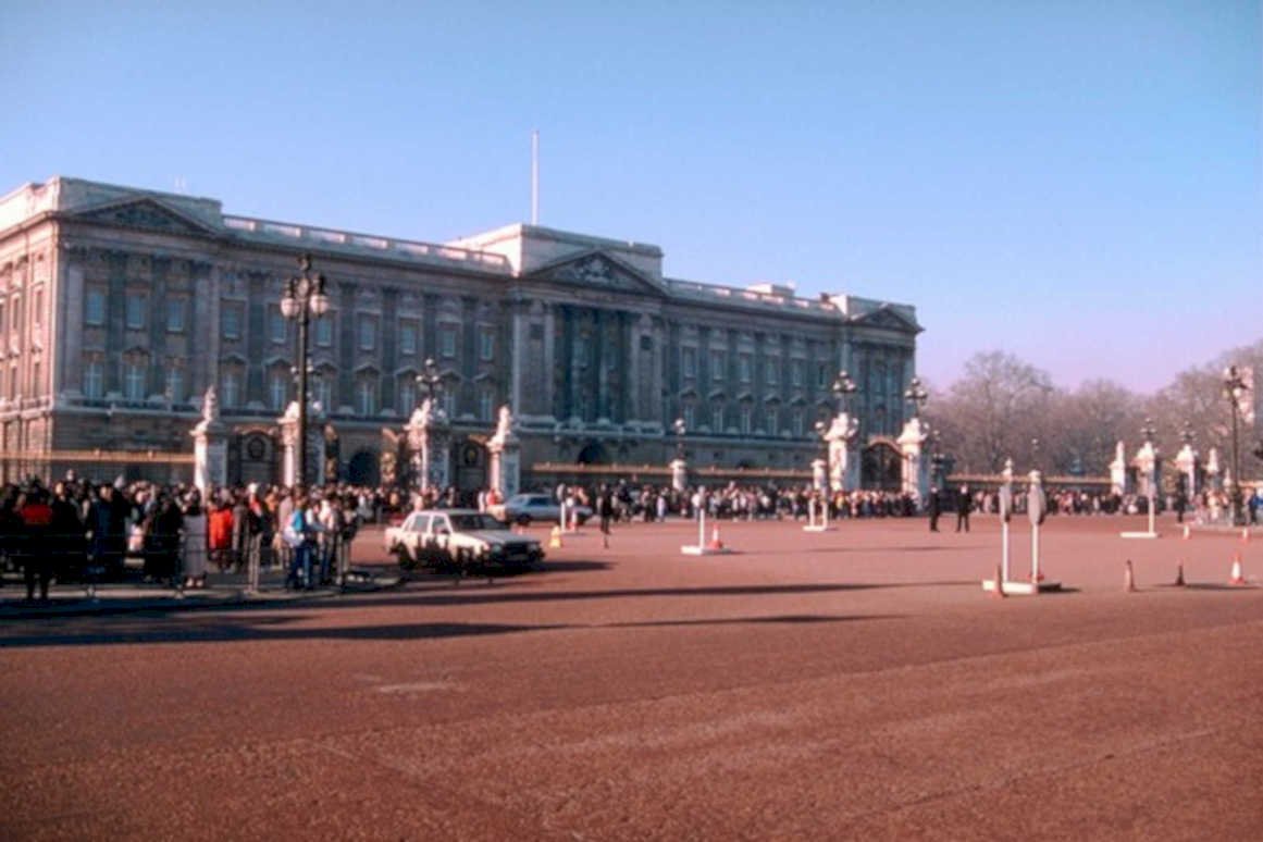 buckingham palace winter1980s 1990s A4 Photo Print