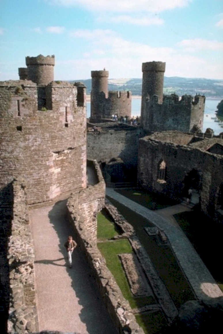 caerphilly castle exterior1980s 1990s A4 Photo Print