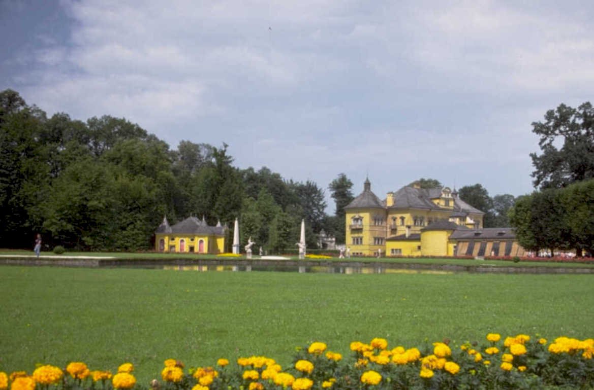 chateau montebello lawn 1980s 1990s A4 Photo Print